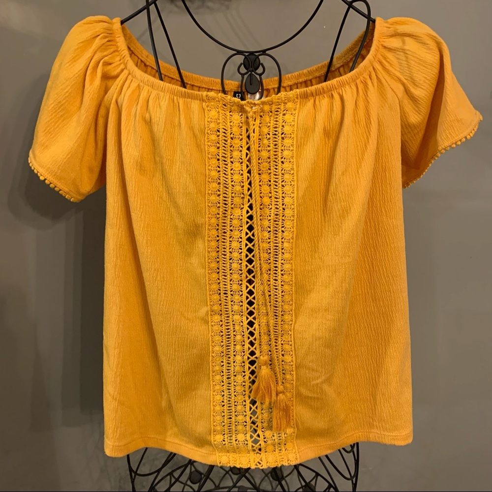 Divided Boho Top with Front Tassle and Lace Design